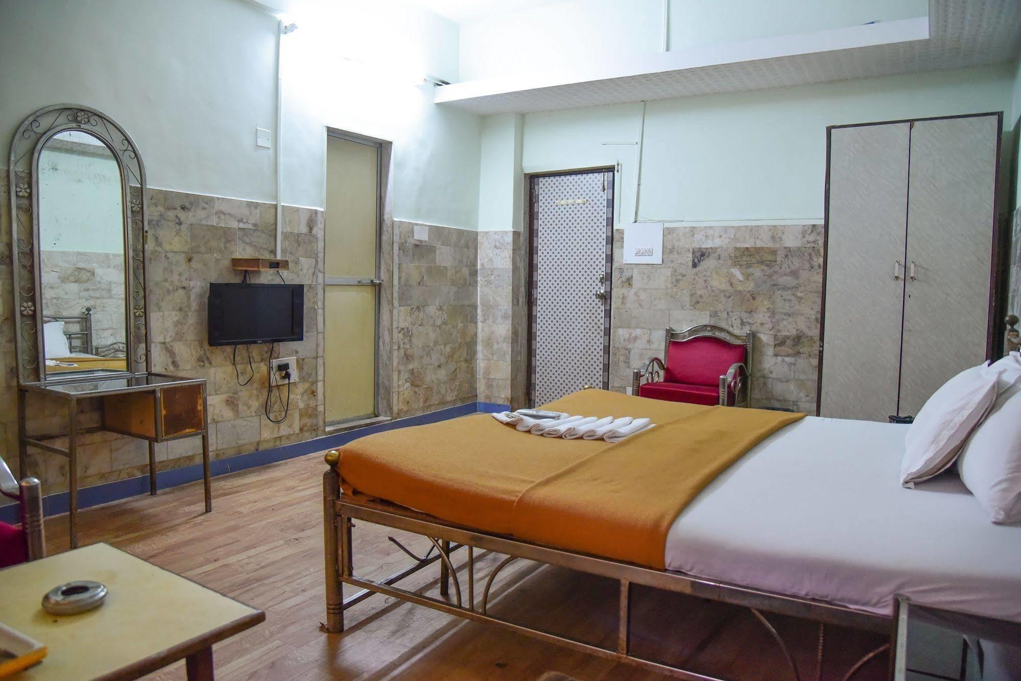 Hotel Evergreen Mumbai Kültér fotó