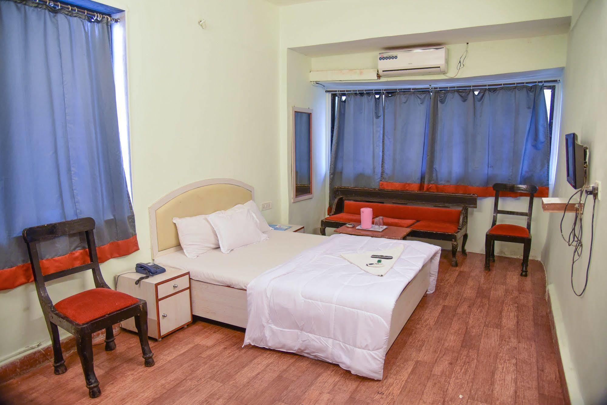 Hotel Evergreen Mumbai Kültér fotó