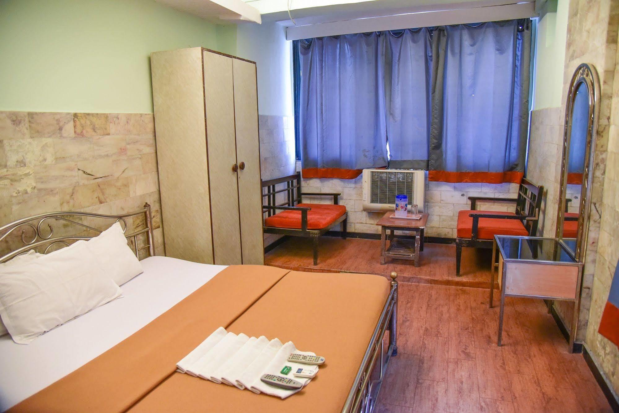 Hotel Evergreen Mumbai Kültér fotó