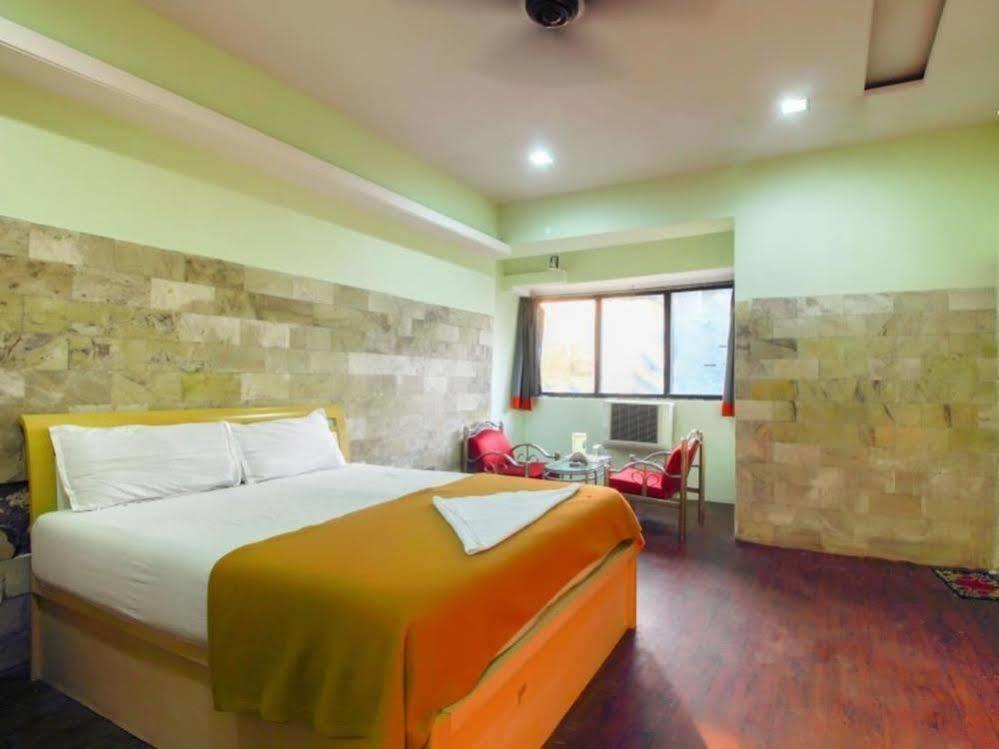 Hotel Evergreen Mumbai Kültér fotó
